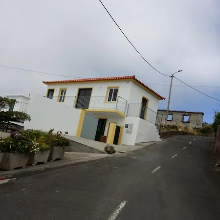 Cozy With Sea Views Estreito Da Calheta